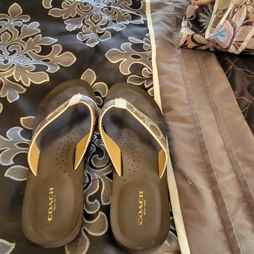 Coach flip-flops